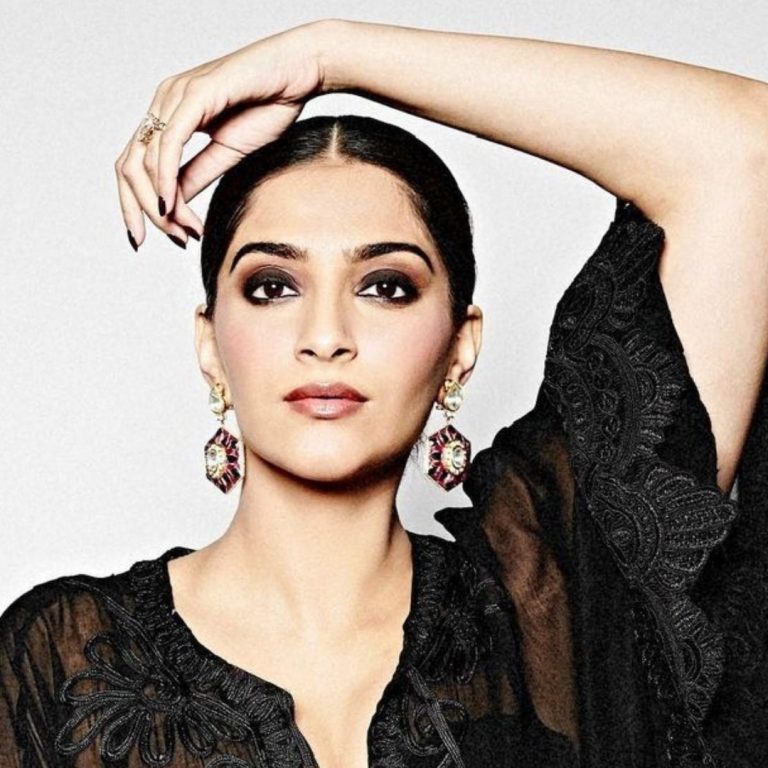 Recreate Sonam Kapoor's Stunning Bronze Black Kohl Eyes in Three Simple Steps